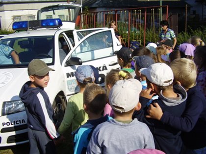 Chlapci najviac obdivovali policajný automobil